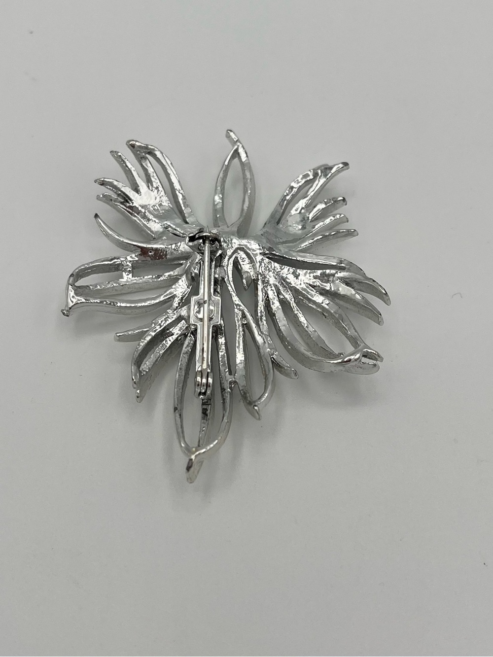 Vintage Textured Silver Openwork Spray Leaf Brooch Pin - Picture 3 of 3